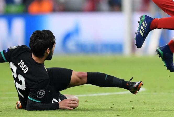 Real Madrid trả giá đắt sau chiến thắng trước Bayern Isco dính chấn thương khá nặng.