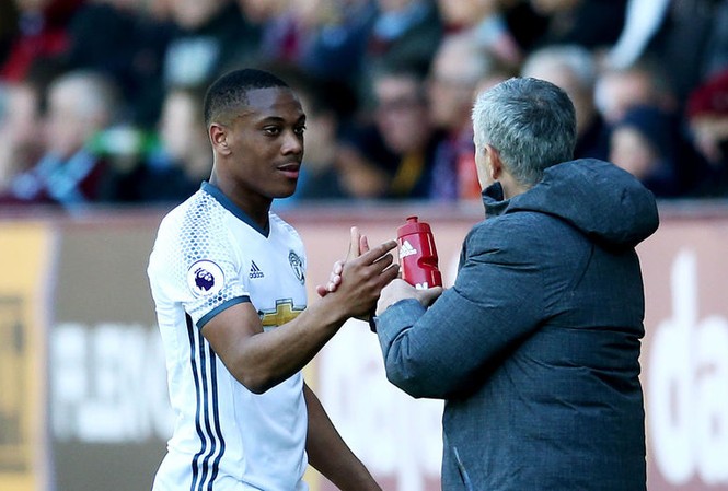 Mourinho đã quyết định xong tương lai của Martial HLV Jose Mourinho để Martial tự quyết định tương lai.