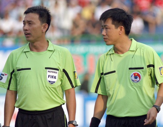 Bản tin thể thao: Thêm 2 ứng viên tranh ghế trưởng Ban Trọng tài VFF Ông Võ Minh Trí (trái) thừa kinh nghiệm điều hành giới trọng tài.