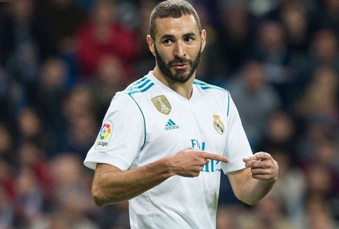 Nối gót Ronaldo, Benzema rời Real Madrid Benzema rời Real Madrid để chuyển sang khoác áo AC Milan?
