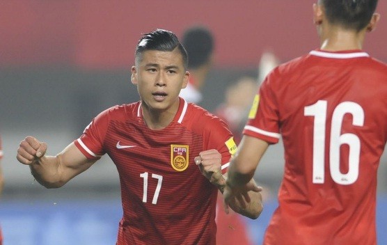 Tỏa sáng, tiền đạo Olympic Trung Quốc được ví như... Drogba Tiền đạo Zhang Yuning của ĐT Olympic Hàn Quốc.