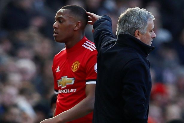Mourinho đối đầu Ed Woodward, quyết 'tống cổ' Martial HLV Mourinho muốn sớm tống cổ Martial khỏi M.U.