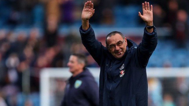 Vùi dập Burnley, HLV Sarri đi vào lịch sử Chelsea HLV Maurizio Sarri tiếp tục giúp Chelsea thăng hoa.