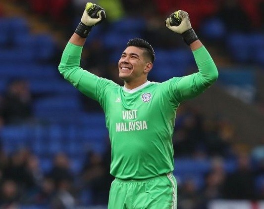 Philippines lạc quan dù 'tan nát lực lượng' trước Việt Nam Thủ thành Neil Etheridge rời ĐT Philippines và trở lại Anh ngay sau chiến thắng trước Singapore.