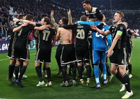 Giải vô địch Hà Lan tạm hoãn để Ajax dồn lực cho Champions League Ajax chính là niềm tự hào của bóng đá Hà Lan lúc này.
