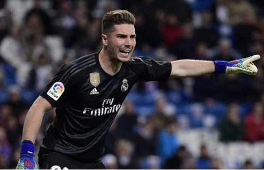'Ông trùm' gây sức ép, HLV Zidane đành đẩy con trai khỏi Real Luca Zidane chuẩn bị gia nhập Osasuna.