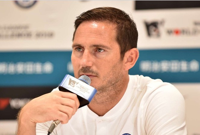 Vừa ngồi ghế HLV Chelsea, Frank Lampard đã bị CĐV đòi... sa thải HLV Frank Lampard đang chịu những sức ép nhất định.