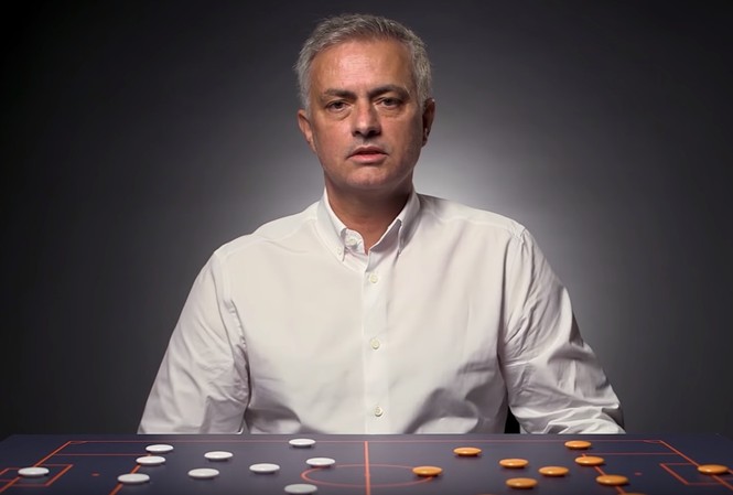 Sợ mất nghiệp, HLV Mourinho có hành động bất ngờ HLV Jose Mourinho.
