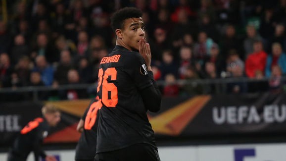 M.U nhận tin dữ từ 'thần đồng' bóng đá Anh Mason Greenwood chấn thương và không thể tập trung cùng U21 Anh.