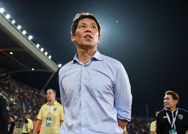 Báo Hàn Quốc 'soi mói' chuyện lương bổng của HLV Thái Lan HLV Akira Nishino chưa mang tới nhiều tín hiệu tích cực cho bóng đá Thái Lan.