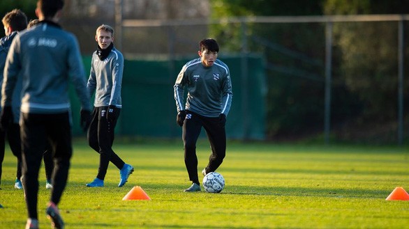 Văn Hậu sắp nhận được cú hích từ SC Heerenveen Đoàn Văn Hậu trong buổi tập mới nhất cùng SC Heerenveen.