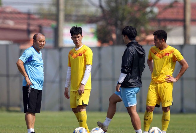 U23 Việt Nam đấu Jordan, báo Hàn Quốc lo cho thầy Park U23 Việt Nam tập luyện chuẩn bị cho trận đấu với U23 Jordan.