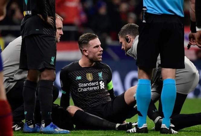 Thua Atletico Madrid, Liverpool 'thiệt đơn, thiệt kép' Jordan Henderson dính chấn thương gân khoeo.