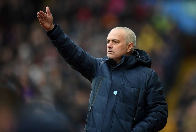 HLV Mourinho dùng đòn 'tâm lý chiến' với Chelsea HLV Jose Mourinho tự tin sẽ giúp Tottenham đánh bại Chelsea một lần nữa.