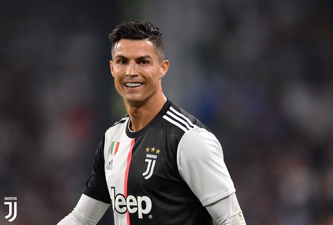 Ronaldo chi tiền đầu tư thiết bị chống Covid-19 Cristiano Ronaldo chung tay chống dịch Covid-19.