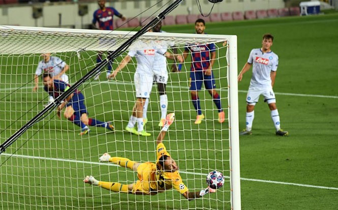 Messi tỏa sáng, Barcelona đại thắng Napoli Lionel Messi độc diễn và nâng tỷ số lên 2-0 cho Barcelona trước Napoli.