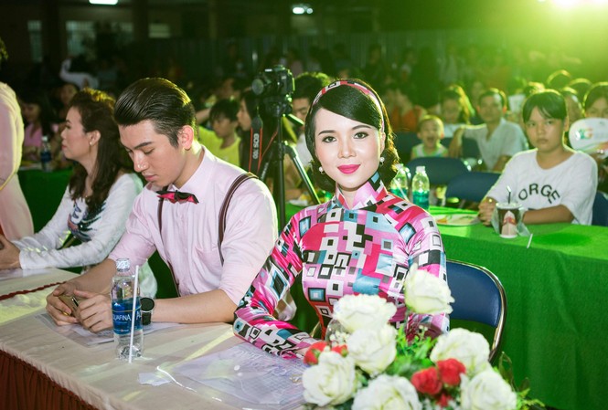 Hoa khôi Thúy Vi hóa thân “Cô ba Sài Gòn” làm giám khảo “Cô ba Sài Gòn” chấm thi Nét đẹp học đường