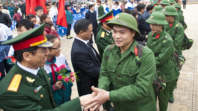 Sinh viên đại học chính quy được tạm hoãn nhập ngũ Luật nghĩa vụ quân sự (sửa đổi) quy định sinh viên đại học chính quy được tạm hoãn gọi nhập ngũ. Ảnh minh họa: Nguyên Anh.