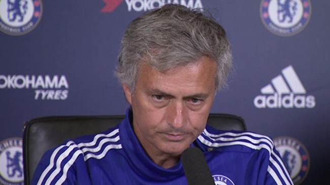 HLV Mourinho: Một trận thua, nhiều kỷ lục tồi tệ Mourinho thất vọng với màn trình diễn của Chelsea