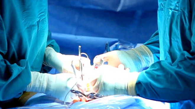 Gặp nạn chốn phòng the, quý ông ngại ngần giấu bệnh Theo bác sĩ chuyên khoa nam học, nam giới cần đến bệnh viện ngay nếu gặp tổn thương vùng kín.