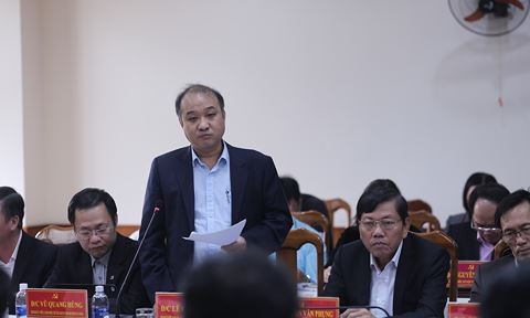 Từ 1/8, cán bộ Đà Nẵng 'nhường ghế' được nhận tối đa 200 triệu Các lãnh đạo sở, ngành thành phố Đà Nẵng trong một cuộc họp - Ảnh: Nguyễn Thành
