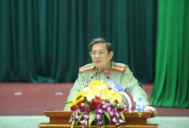 Nguyên giám đốc Công an Đà Nẵng Lê Văn Tam bị kỷ luật khiển trách Đại tá Lê Văn Tam, Nguyên giám đốc Công an TP Đà Nẵng.