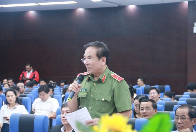 Đối tượng bịt mặt dùng súng cướp tiền ở Đà Nẵng là ai? Thiếu tướng Vũ Xuân Viên thông tin về vụ cướp hơn 40 triệu.