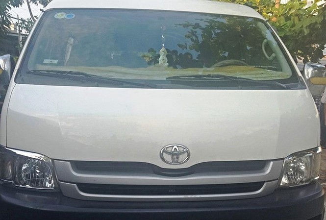 Bé gái 3 tuổi ở Đà Nẵng bị ô tô cán tử vong khi rước đón Chiếc xe đưa đón gây tai nạn làm chết cháu bé.