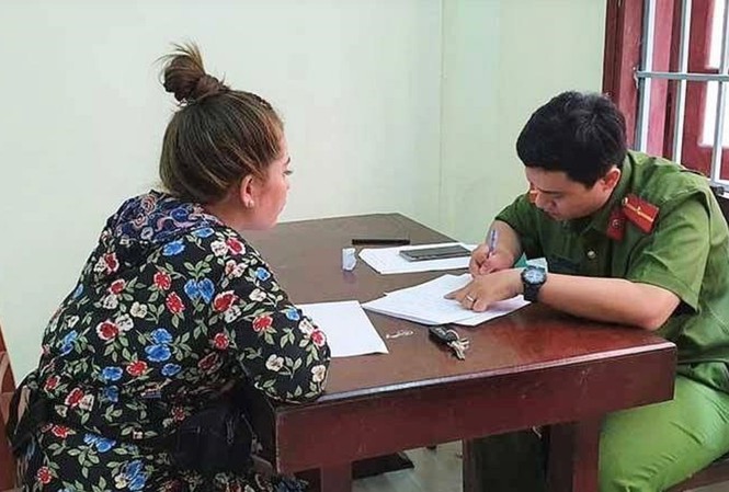 Đề nghị điều tra vụ phóng viên VTV8 bị hành hung khi tác nghiệp Công an quận Thanh Khê (TP Đà Nẵng) lấy lời khai bà V. người hành hung nữ phóng viên VTV8.