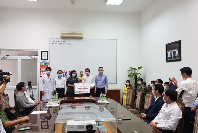 Đà Nẵng tiếp nhận 1 tỷ đồng hỗ trợ các tập thể, cá nhân phòng, chống Covid-19 Đà Nẵng tiếp nhận 1 tỷ đồng hỗ trợ các tập thể, cá nhân phòng, chống Covid-19
