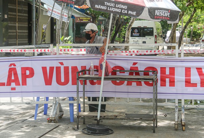 Thêm chợ, khu dân cư ở Đà Nẵng bị phong toả vì liên quan đến bệnh nhân COVID-19 Đà Nẵng thiết lập thêm nhiều vùng cách ly tại các khu dân cư để ngăn ngừa COVID-19.