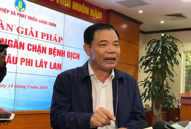 Bộ trưởng Nông nghiệp kêu gọi người tiêu dùng không quay lưng với thịt lợn Bộ trưởng NN&PTNT Nguyễn Xuân Cường kêu gọi người dân bình tĩnh, không mang mang, không quay lưng với thịt lợn.