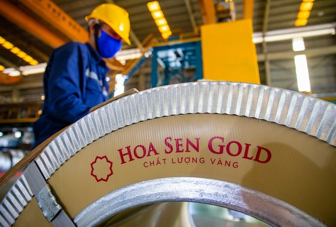 Tôn siêu bền Hoa Sen Gold bảo hành tới 30 năm có gì đặc biệt? Tôn siêu bền Hoa Sen Gold được cam kết bảo hành chống thủng dột lên đến 30 năm và bảo hành màu 10 năm, đáp ứng những yêu cầu khắt khe nhất của các công trình dân dụng, công nghiệp