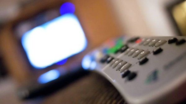 Chết tức tưởi vì bị bạn gái nhét điều khiển TV vào mồm Giết bạn trai bằng điều khiển TV