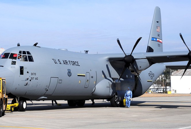 Phát hiện thi thể lạ trong máy bay không quân Mỹ Một chiếc C-130 của Lực lượng Không quân Mỹ
