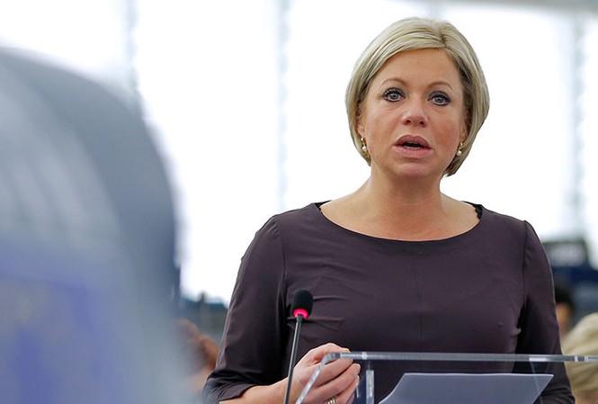Bộ trưởng Quốc phòng Hà Lan bị nhiễm 'virus ăn thịt' Bộ trưởng Quốc phòng Hà Lan Jeanine Hennis-Plasschaert