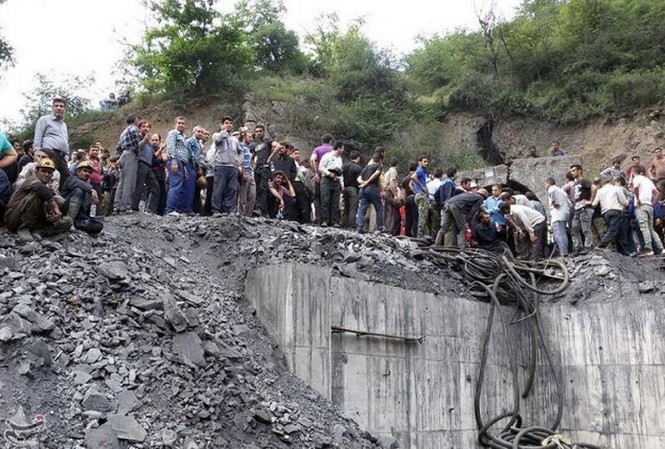 Nổ mỏ than, 35 người chết thảm Hiện trường vụ sập mỏ than ở Golestan, bắc Iran.