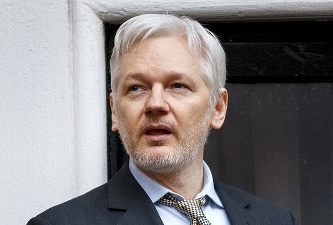 Thụy Điển ngừng điều tra ông trùm WikiLeaks về tội hiếp dâm Ông trùm WikiLeaks Julian Assange