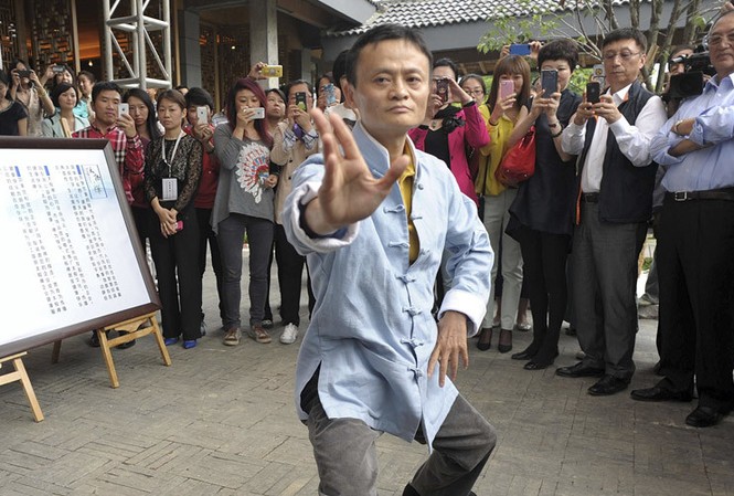 Tỷ phú Jack Ma dạy Thái Cực Quyền cho doanh nhân Tỷ phú Jack Ma có niềm đam mê với Thái Cực Quyền