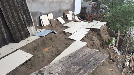 Hà Nội yêu cầu khẩn trương xử lý sạt lở khu vực bờ sông Hồng Hà Nội yêu cầu các đơn vị khẩn trương xử lý tình trạng sạt lở ở bờ sông Hồng đoạn qua quận Hai Bà Trưng