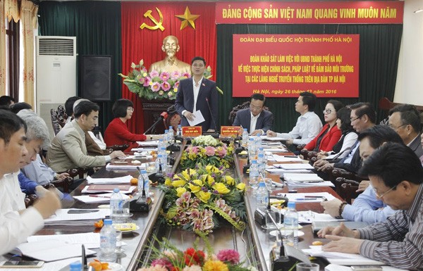 Hà Nội bàn giải pháp chống ô nhiễm tại các làng nghề Đoàn ĐBQH thành phố Hà Nội đề nghị UBND Thành phố có những giải pháp chống ô nhiễm ở các làng nghề.