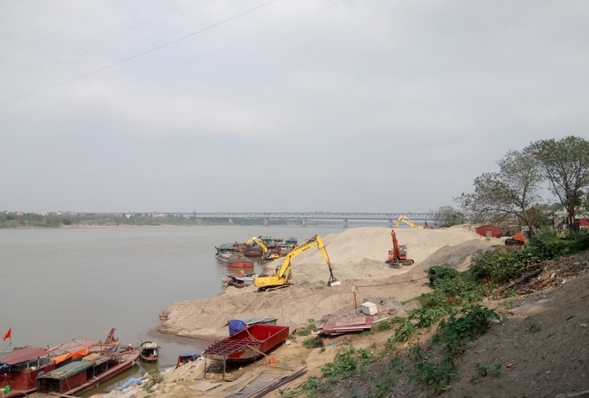 Hà Nội yêu cầu xoá sổ bãi cát “lậu” trong năm 2017 Hà Nội yêu cầu xoá sổ bãi cát “lậu” trong năm 2017