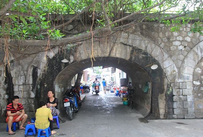 Hà Nội 'chốt' thời gian đục thông 6 vòm cầu đường sắt trăm tuổi Dự kiến đến tháng 9/2018 sẽ cải tạo thí điểm 6 vòm cầu đường sắt Long Biên.