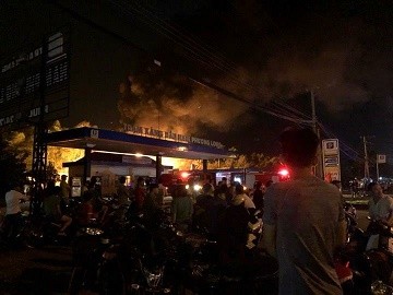 Hé lộ nguyên nhân trạm trạm xăng bốc cháy, nổ dữ dội trong đêm Hiện trường trạm xăng