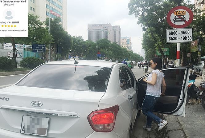 Đề nghị Bộ Công an cấp biển màu vàng cho xe như Grab Rất khó nhận diện xe Grab đi vào phố cấm. Hiện lái xe Grab cũng thực hiện nhiều biện pháp lách lệnh cấm đường. Ảnh: minh họa