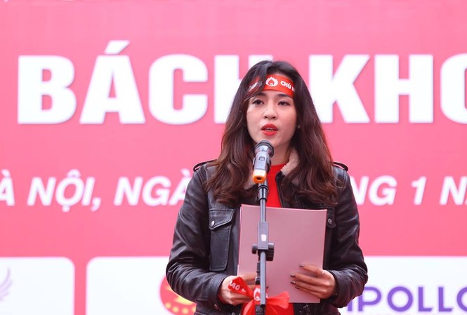 Quỹ Vì Tầm vóc Việt 6 lần liên tiếp đồng hành cùng Chủ nhật Đỏ Bà Trần Thị Như Trang phát biểu tại buổi lễ. Ảnh: Hoàng Mạnh Thắng
