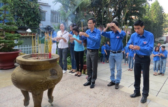 Đoàn thanh niên phía Nam tưởng nhớ anh hùng Nguyễn Văn Trỗi Đoàn thanh niên phía Nam tưởng nhớ anh hùng Nguyễn Văn Trỗi