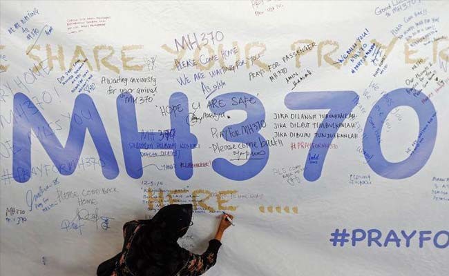 Malaysia họp với Úc, Trung Quốc về kế hoạch tìm kiếm MH370 Những lời cầu nguyện cho MH370.