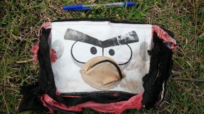 Công bố vật dụng cá nhân nghi của hành khách MH370 Chiếc túi in hình Angry Bird được tìm thấy, nghi của hành khách MH370.