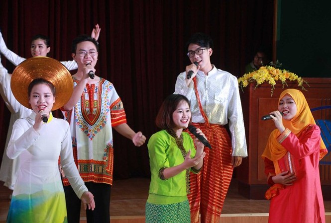 Bí thư thứ nhất T.Ư Đoàn đối thoại cùng Hội SVVN ở nước ngoài Bí thư thứ nhất T.Ư Đoàn đối thoại cùng Hội SVVN ở nước ngoài